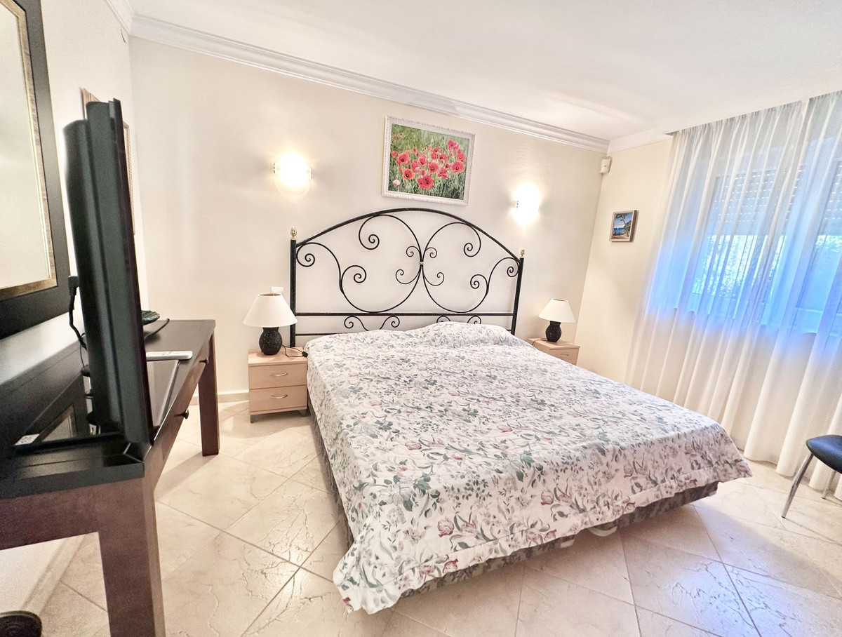6 Bedroom Villa in Marbella - Photo 44