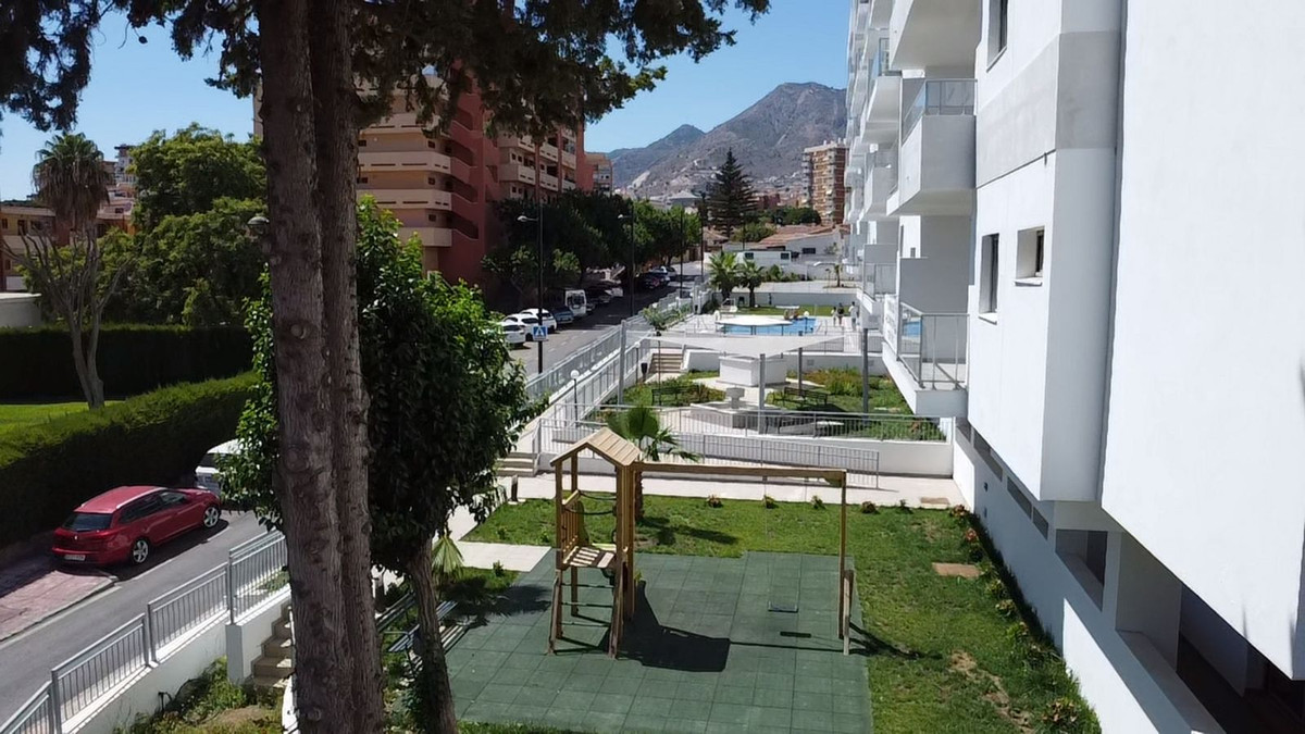 2 Bedroom Apartment in Benalmádena - Photo 40