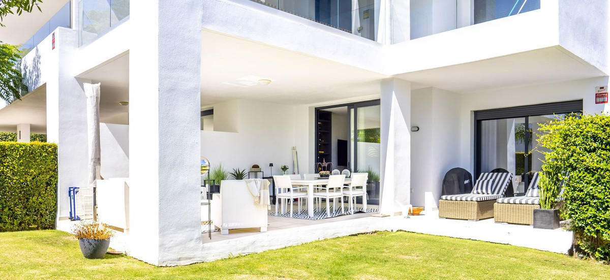 2 Bedroom Apartment in Estepona - Photo 24