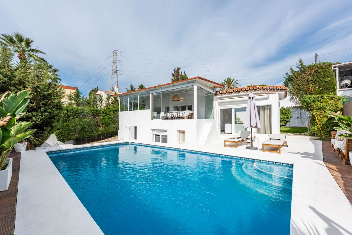 Villa in Nueva Andalucia