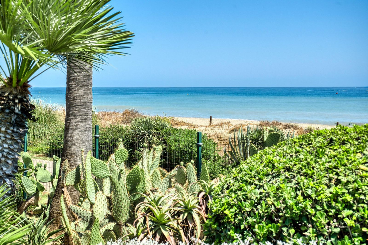 2 Bedroom Apartment in Estepona - Photo 15