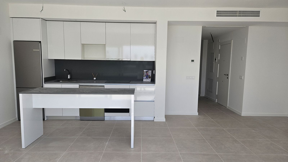 2 Bedroom Apartment in Estepona - Photo 17