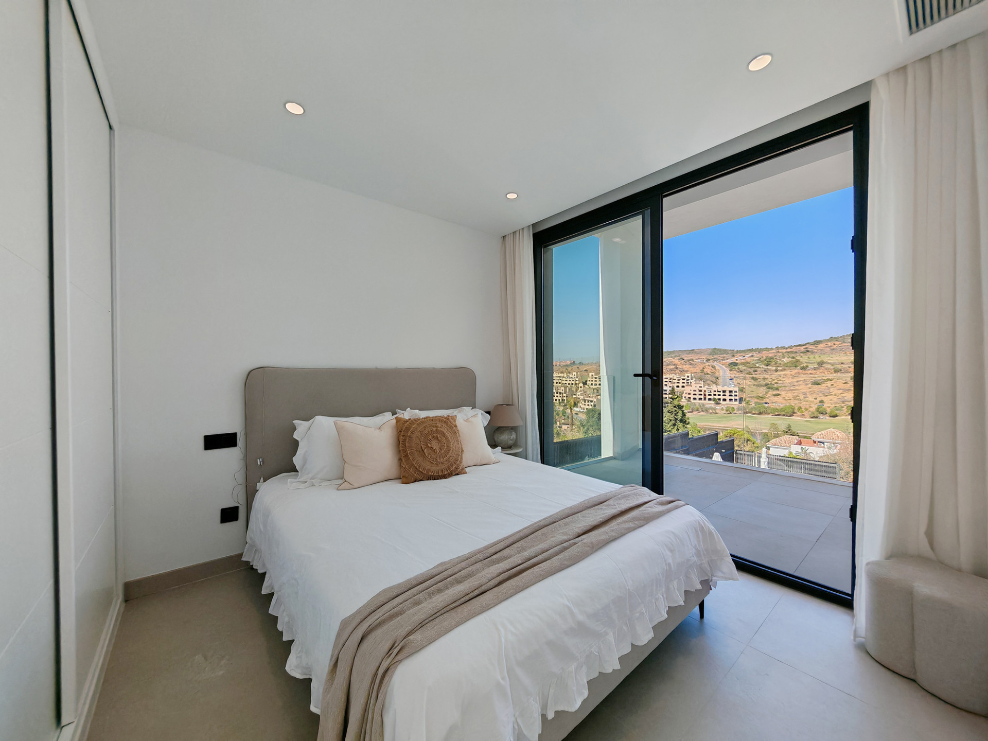 4 Bedroom Villa in Estepona - Photo 16
