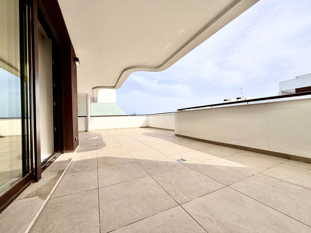 2 Bedroom Apartment in Estepona - Photo 17