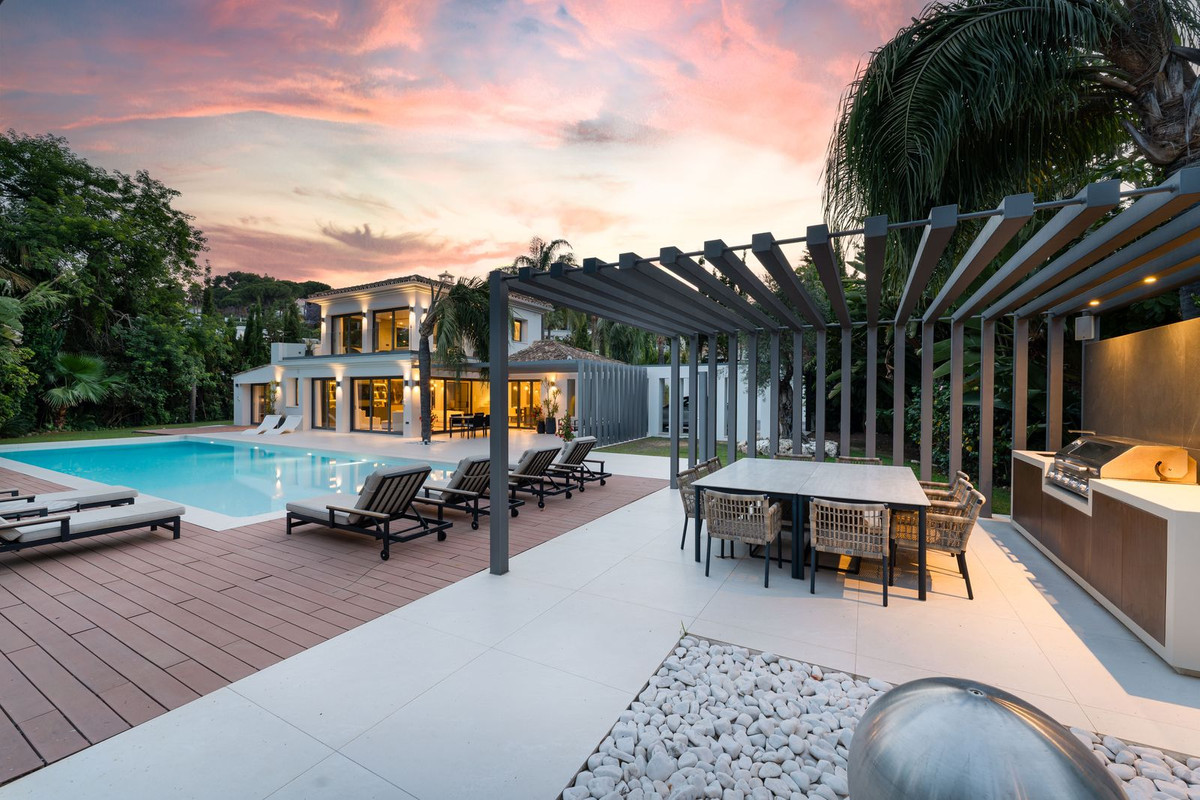 4 Bedroom Villa in Marbella - Photo 21