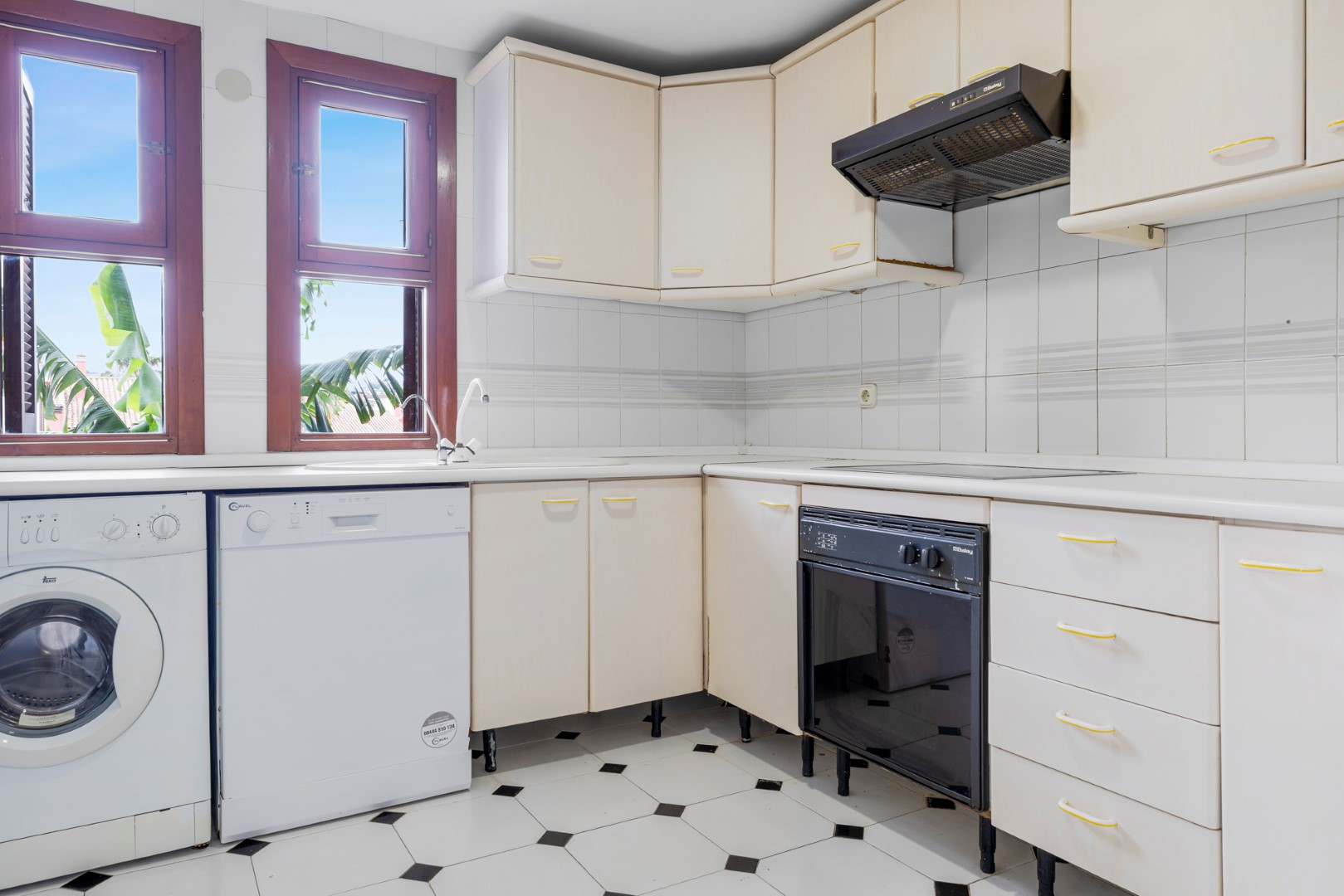 2 Bedroom Townhouse in Estepona - Photo 9