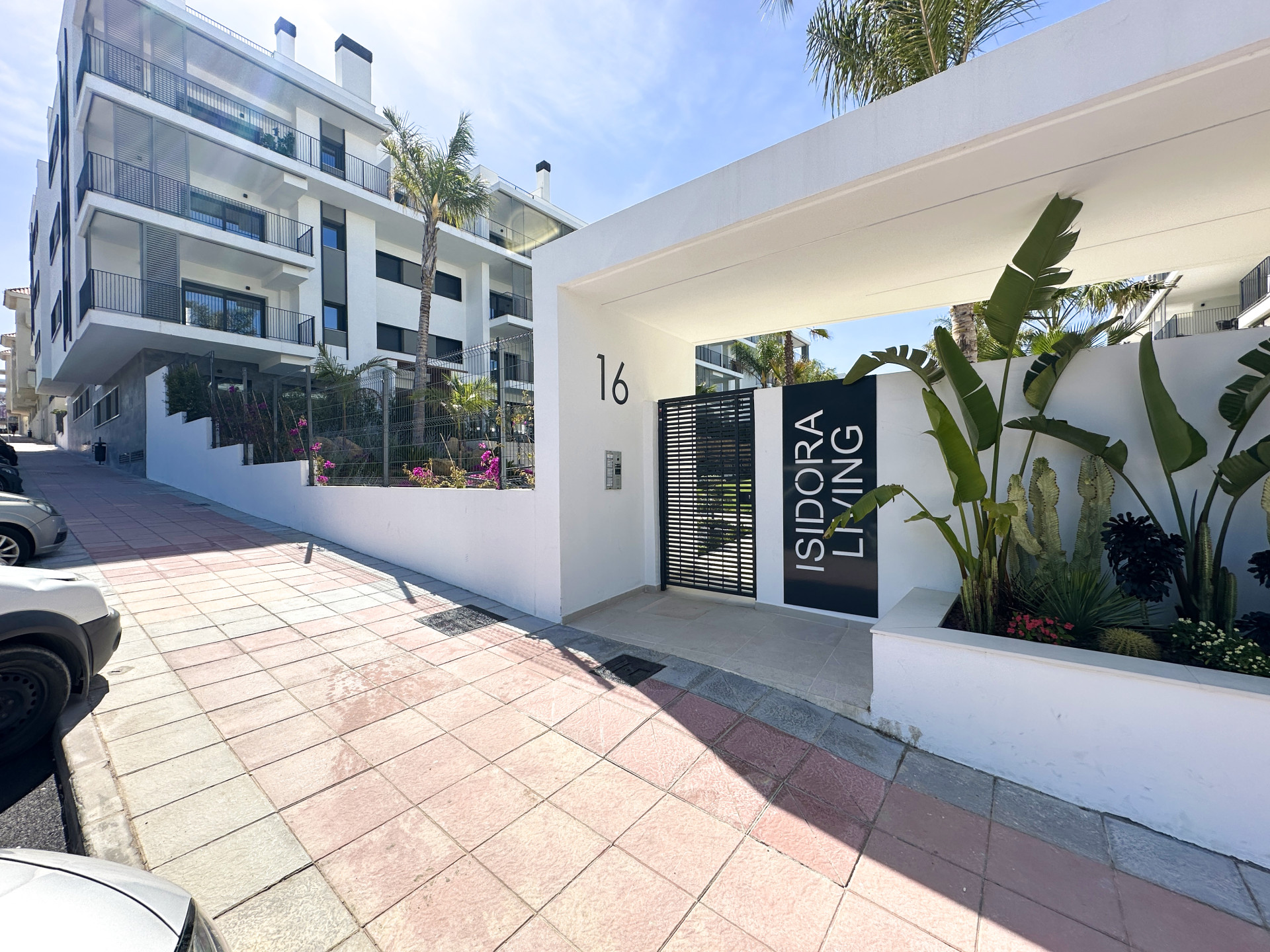 2 Bedroom Apartment in Estepona - Photo 3