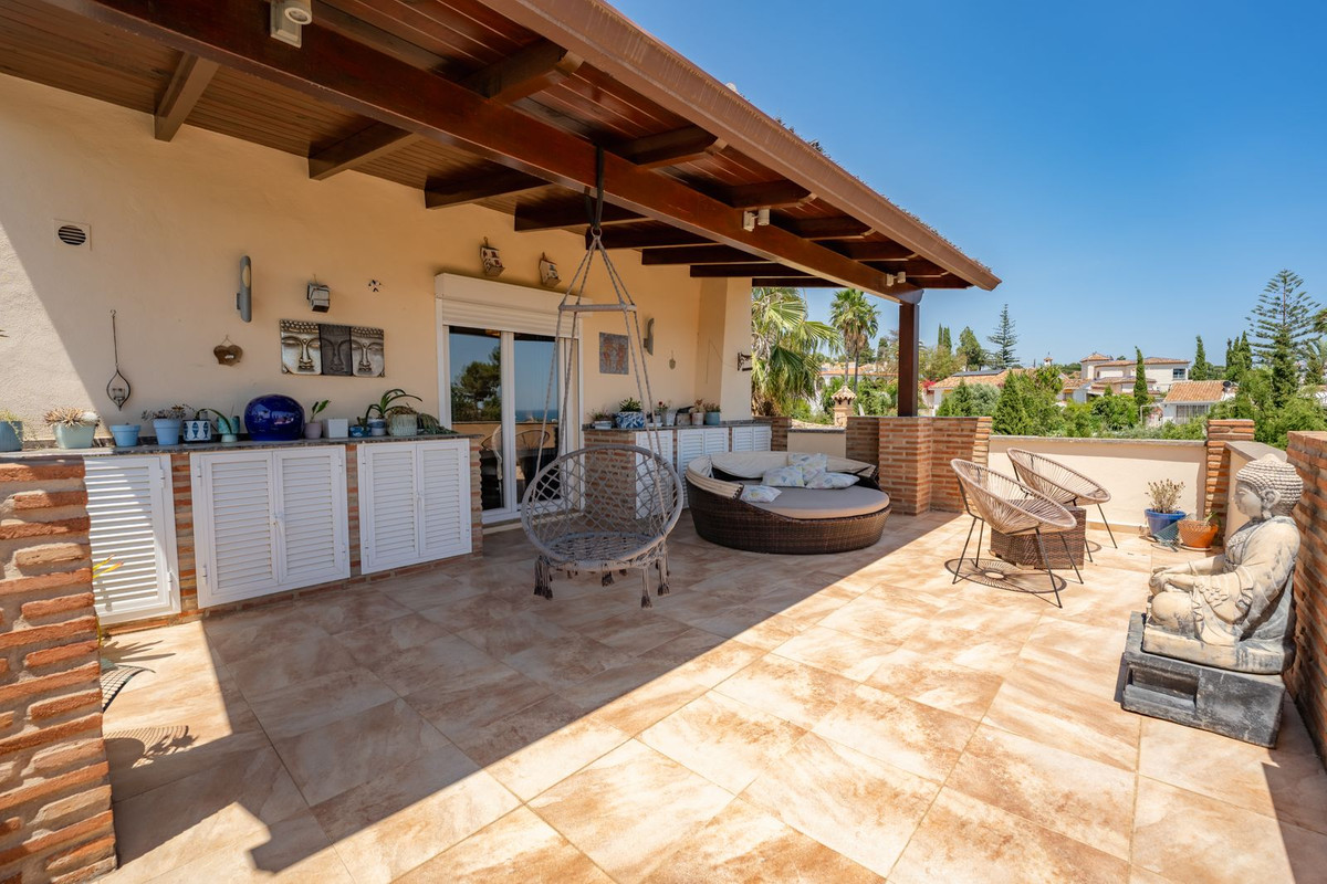 4 Bedroom Villa in Estepona - Photo 26