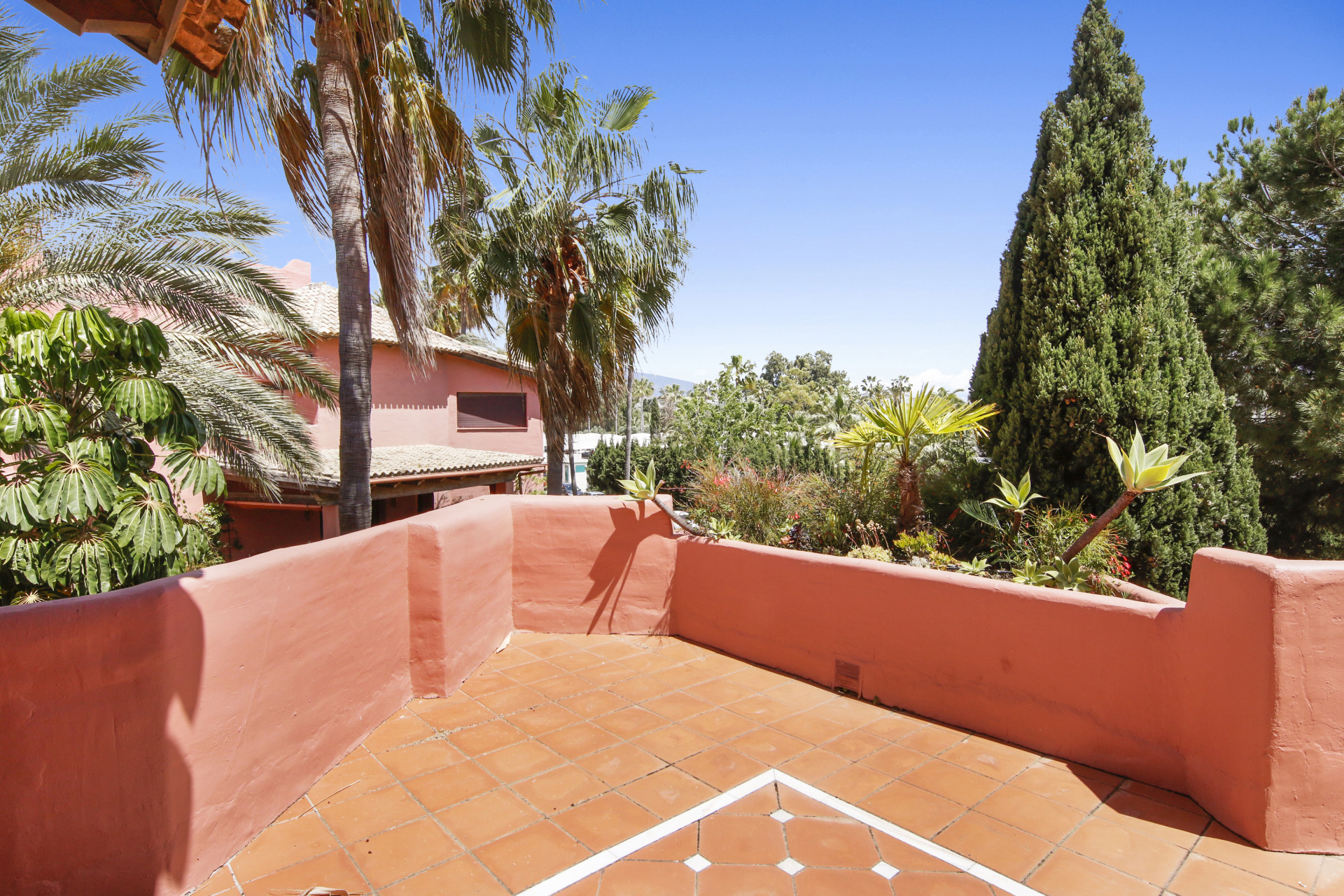 3 Bedroom Penthouse in Estepona - Photo 17