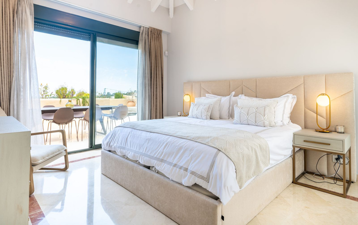 3 Bedroom Penthouse in Estepona - Photo 22