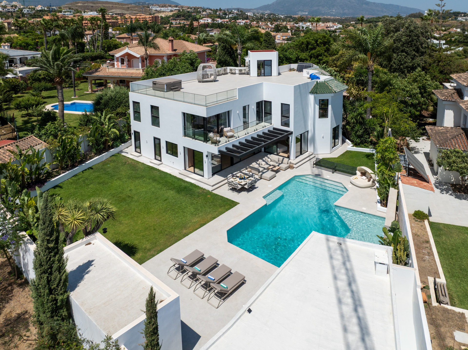 6 Bedroom Villa in Estepona - Photo 47