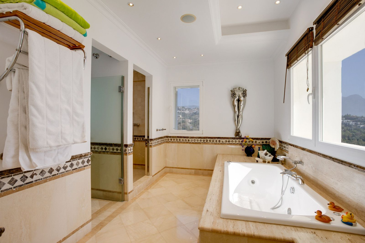 5 Bedroom Villa in Benahavís - Фото 24