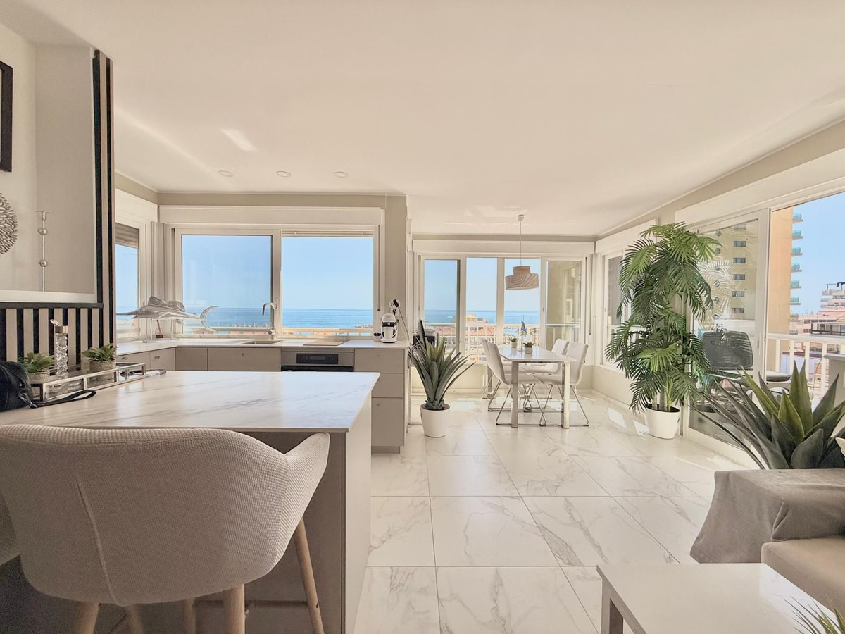 2 Bedroom Penthouse in Fuengirola - Photo 7