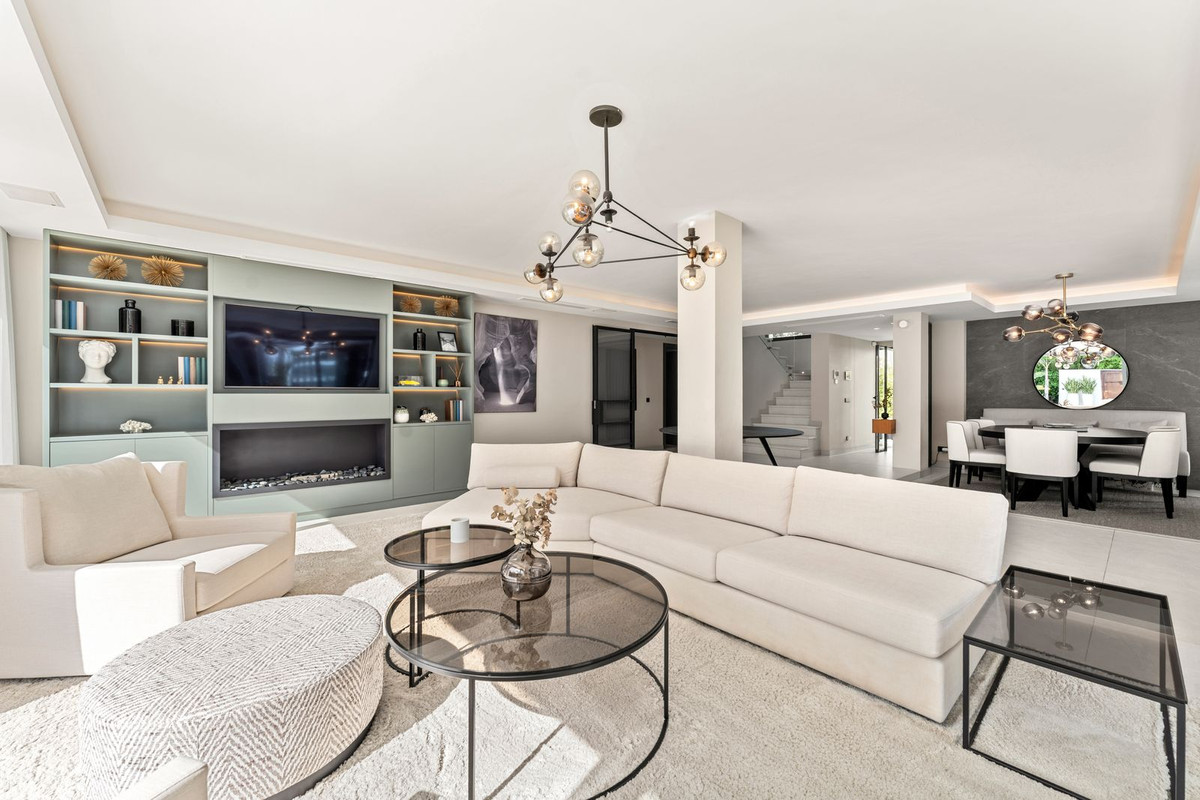 4 Bedroom Villa in Marbella - Photo 24