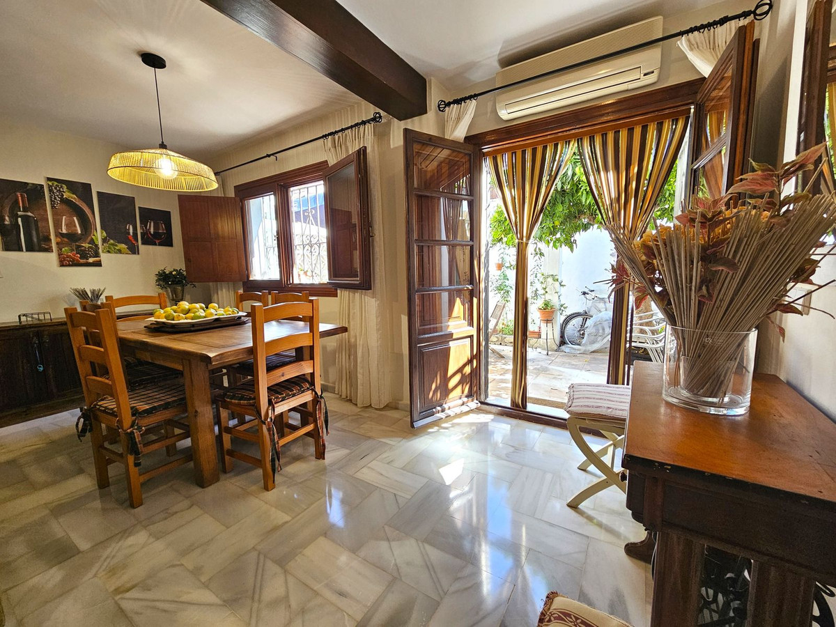 3 Bedroom Townhouse in Benahavís - Photo 5