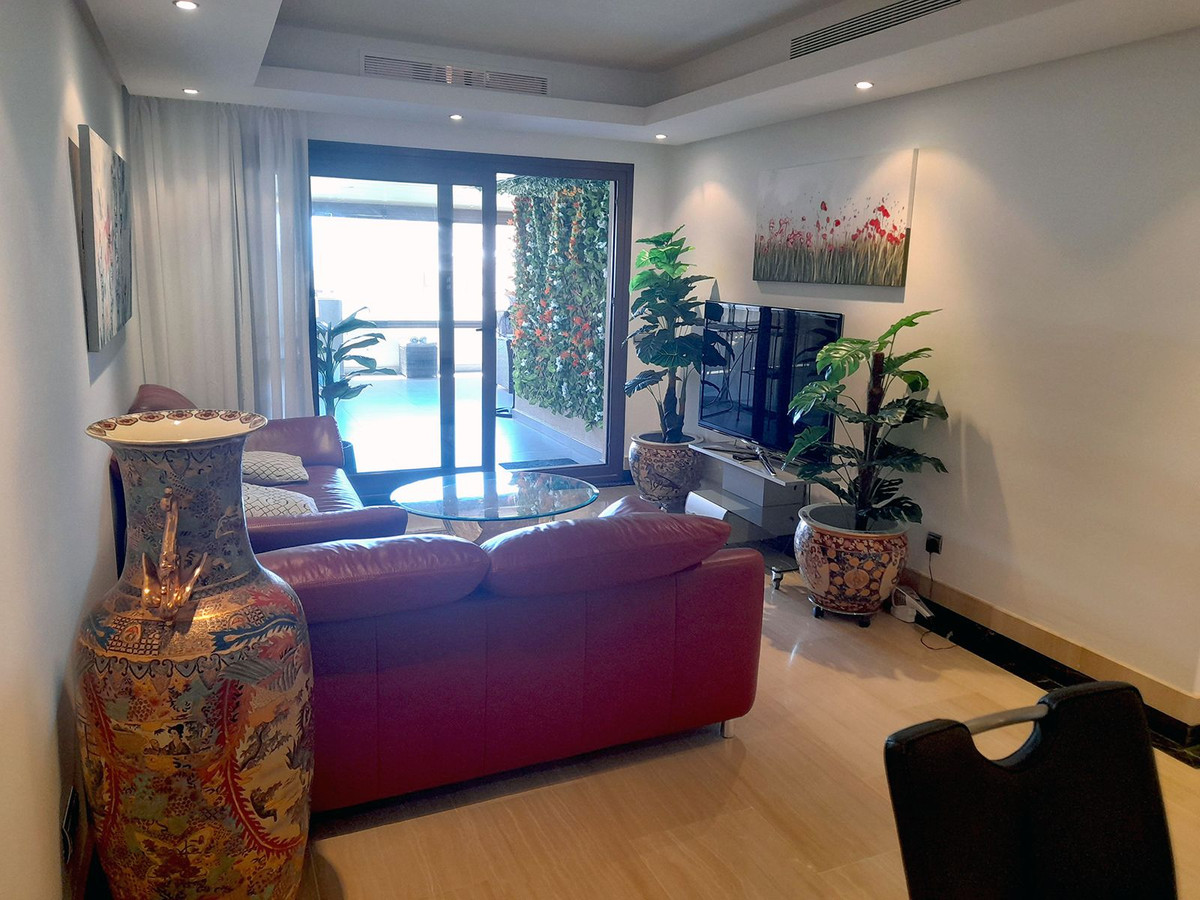 2 Bedroom Apartment in Estepona - Photo 24