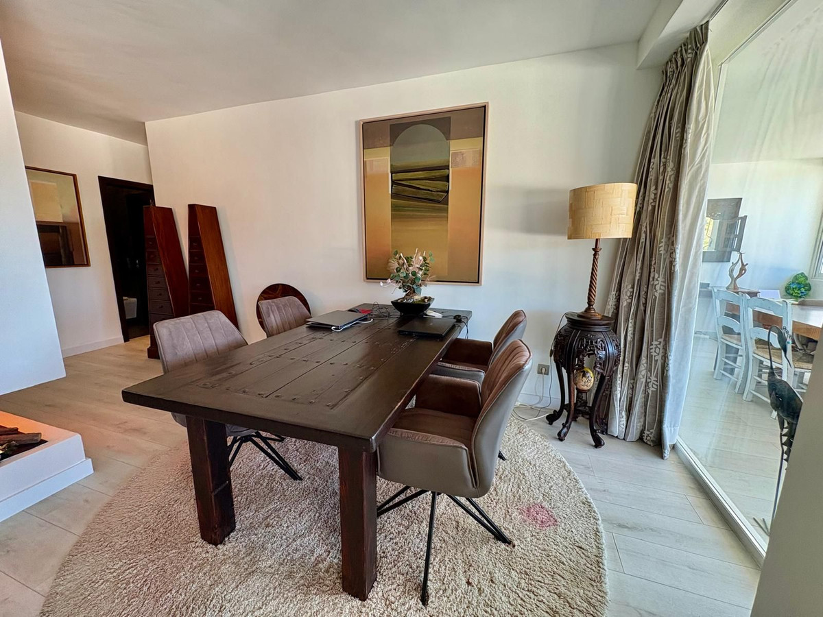 2 Bedroom Apartment in Benahavís - Foto 2