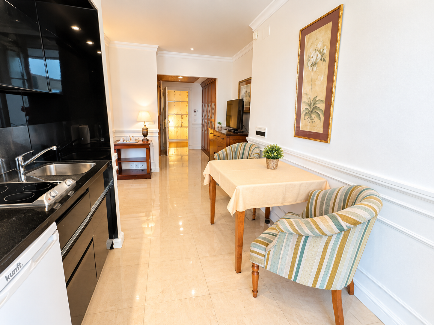 1 Bedroom Apartment in Marbella - Photo 7