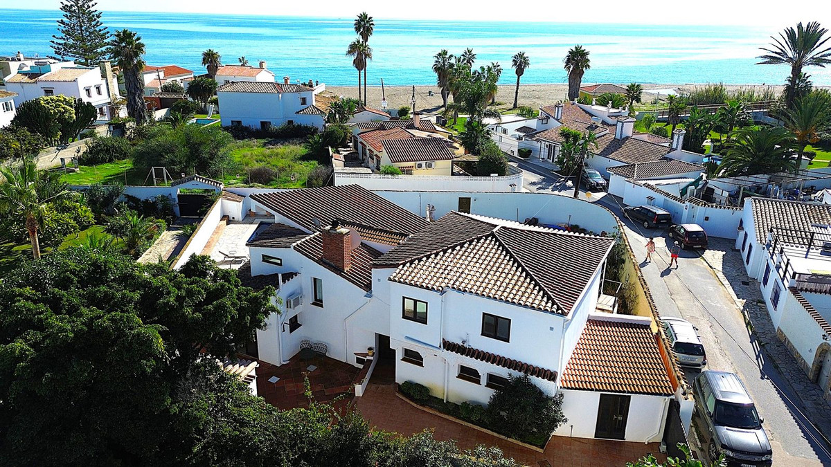 6 Bedroom Villa in Estepona