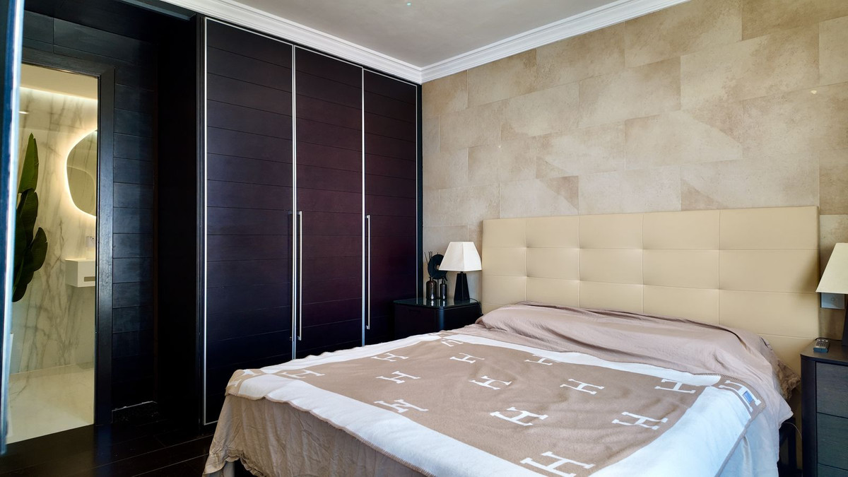 2 Bedroom Penthouse in Estepona - Photo 11
