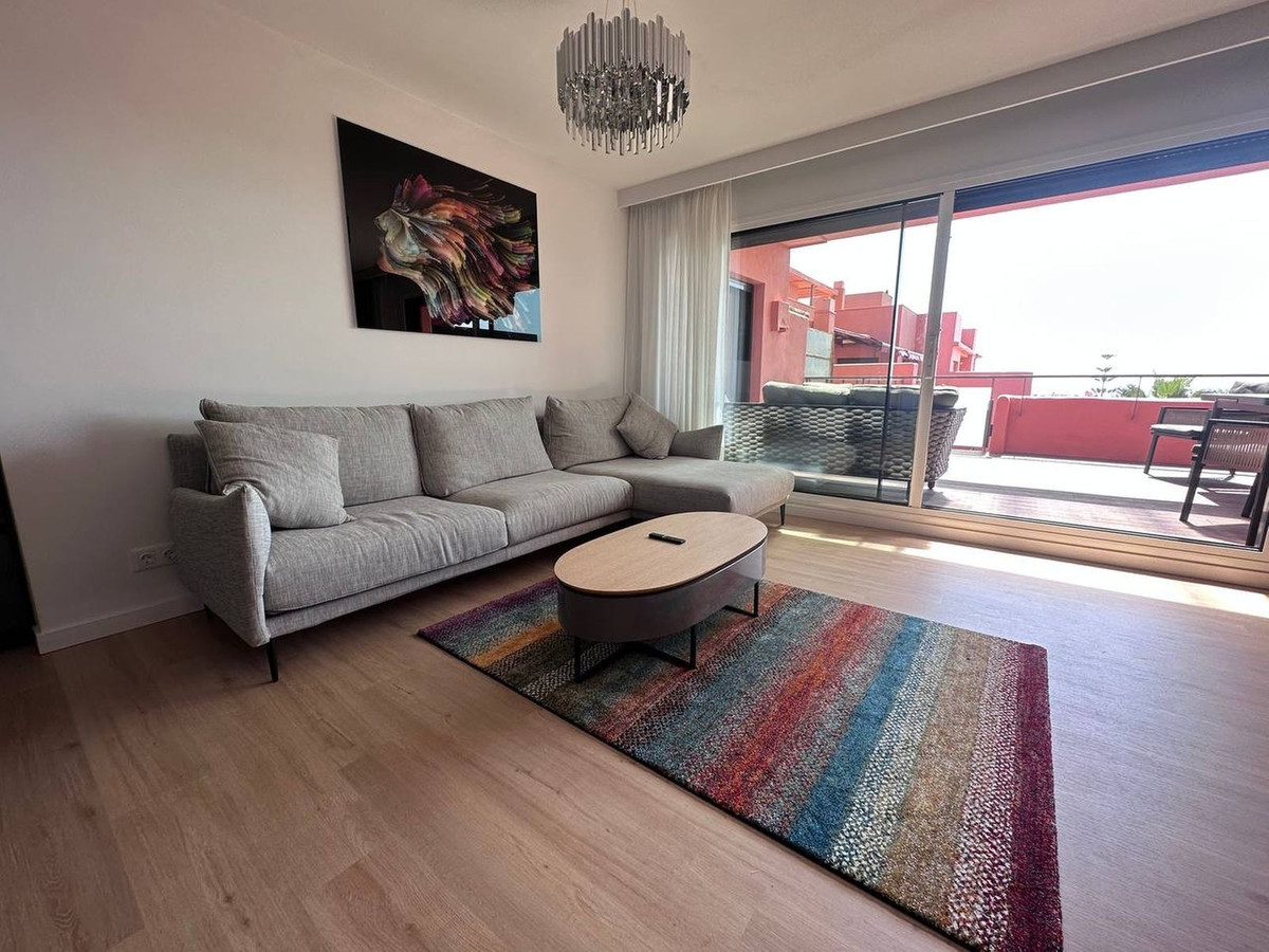 3 Bedroom Penthouse in Estepona - Photo 6