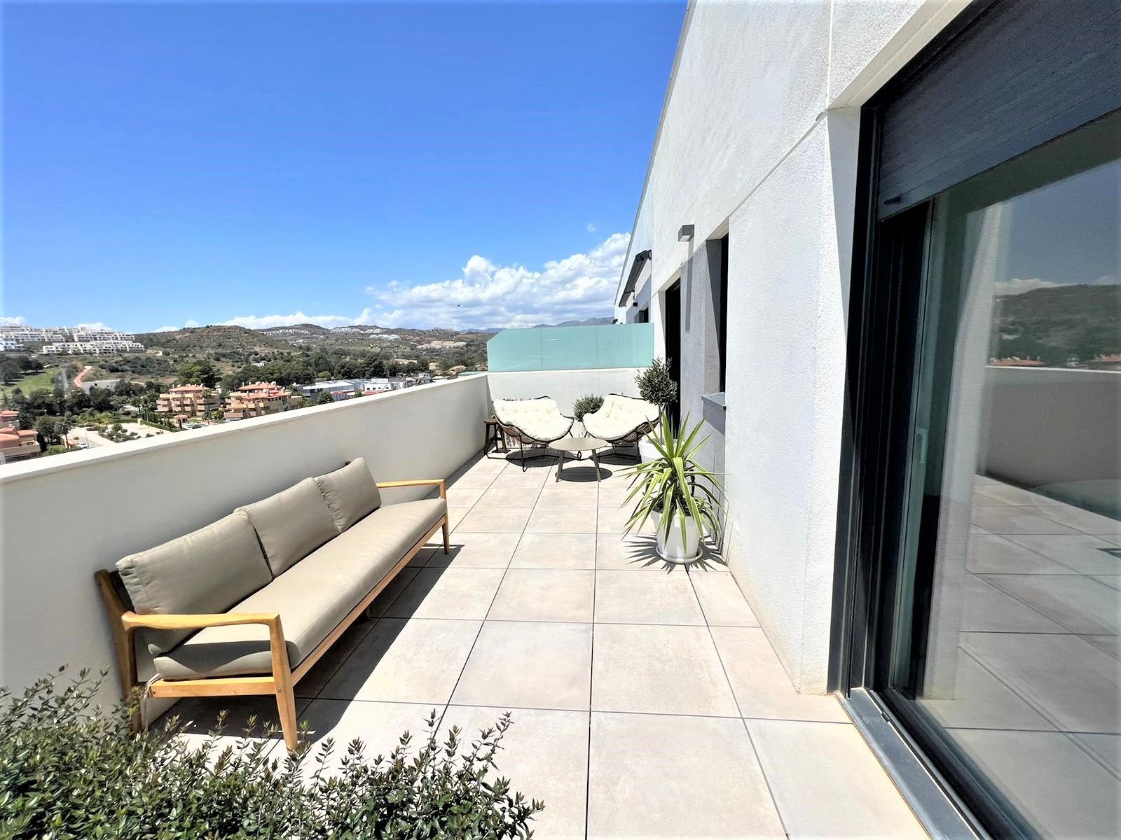 4 Bedroom Penthouse in Mijas - Photo 16