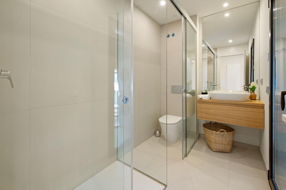 2 Bedroom Apartment in Benalmádena - Photo 19