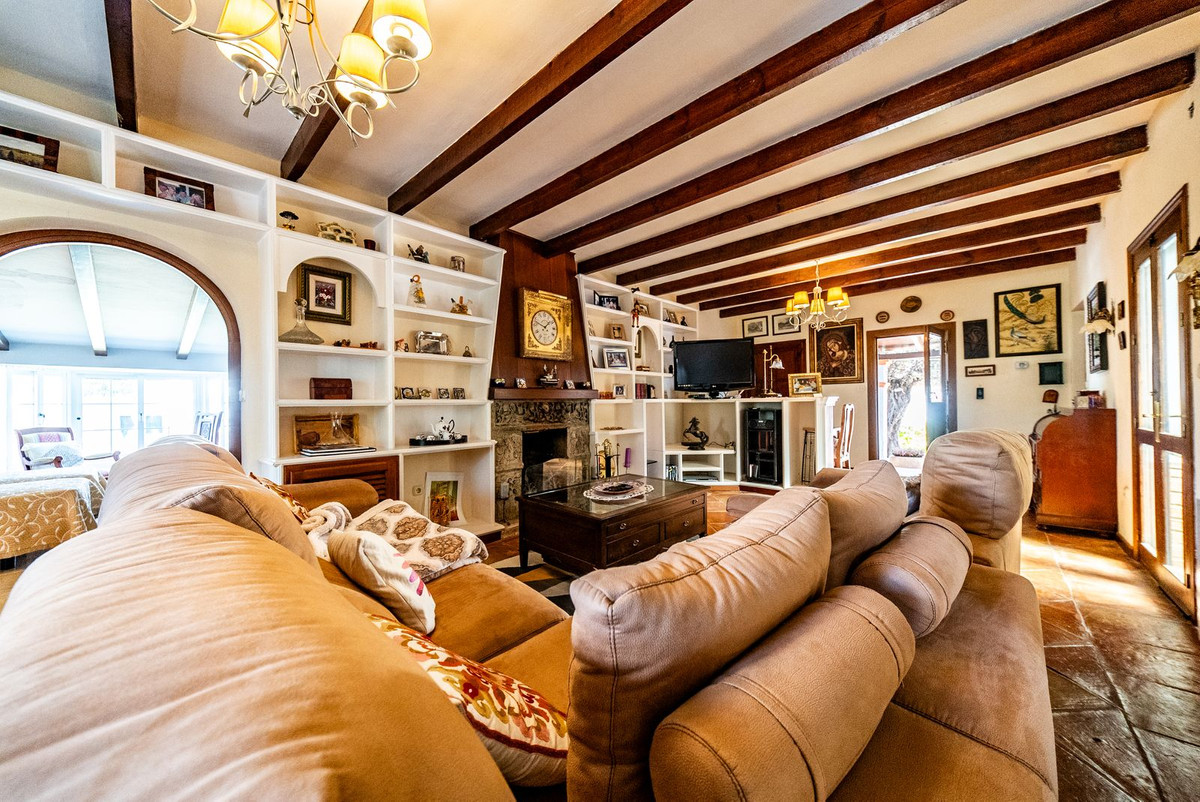 5 Bedroom Villa in Alhaurín de la Torre - Photo 20