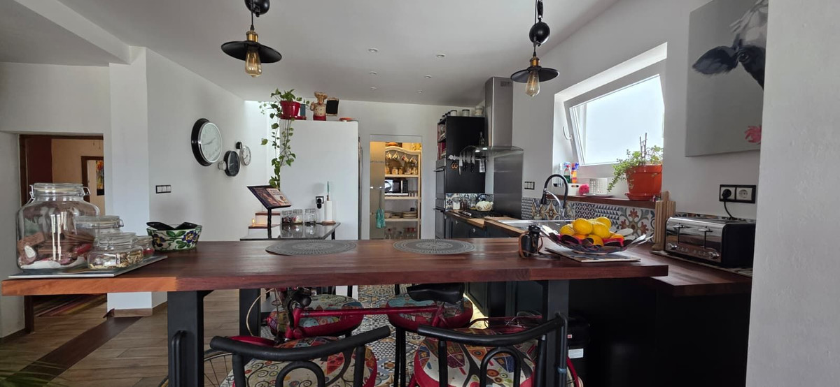 4 Bedroom Townhouse in Alhaurín el Grande - Photo 21