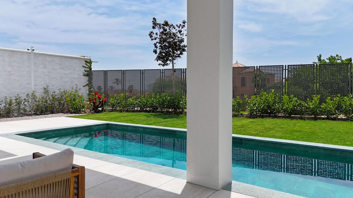 4 Bedroom Villa in Estepona - Photo 3