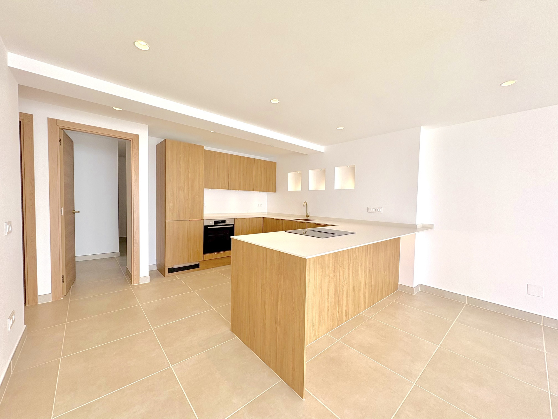 2 Bedroom Apartment in Fuengirola - Photo 8