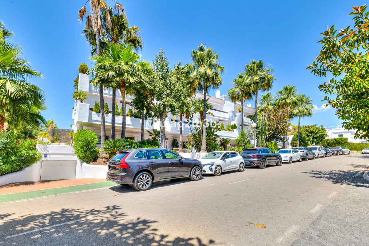 2 Bedroom Apartment in Marbella - Photo 22