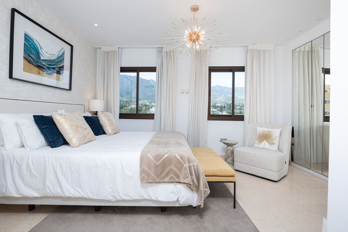 2 Bedroom Apartment in Marbella - Photo 12