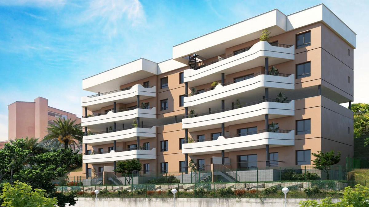 2 Bedroom Apartment in Fuengirola - Photo 2