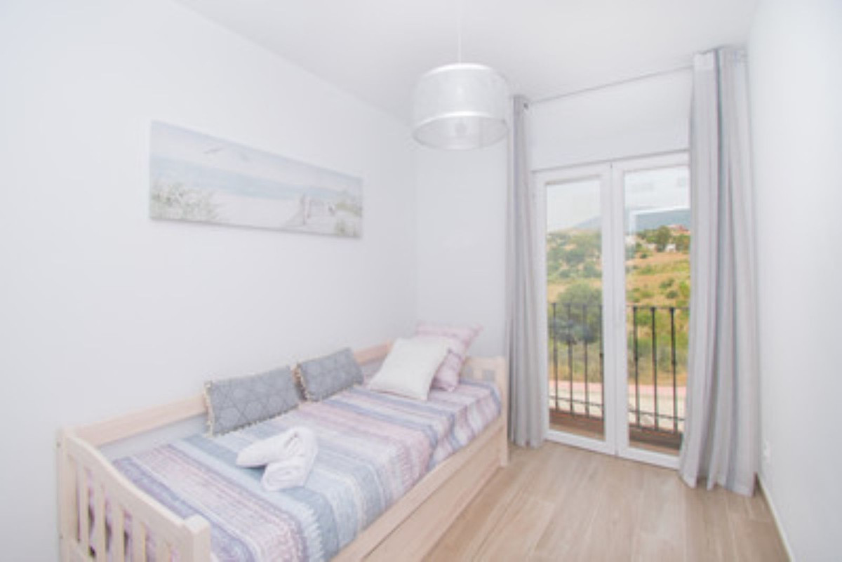 4 Bedroom Villa in Estepona - Photo 14