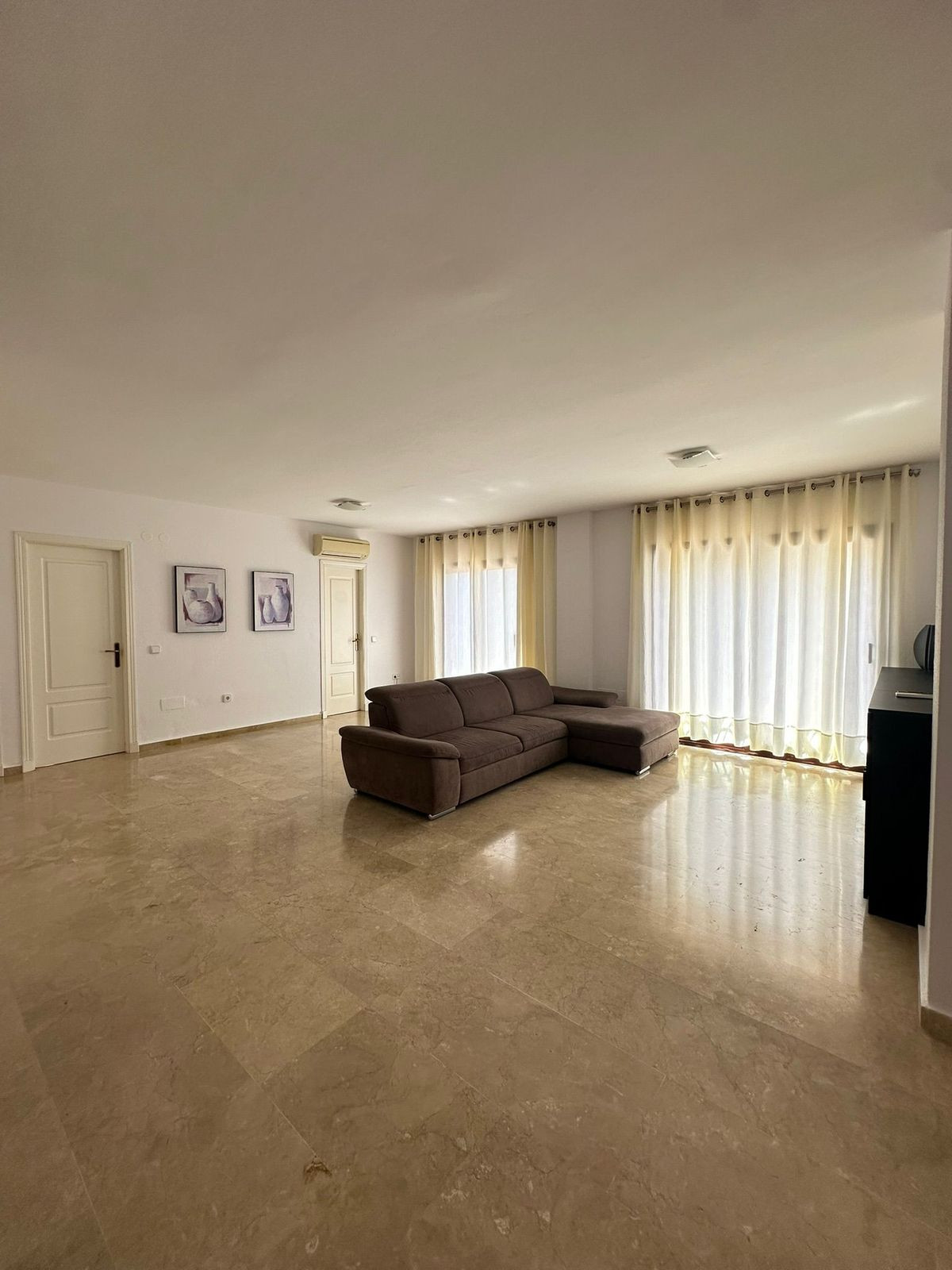 3 Bedroom Apartment in Marbella - Photo 24