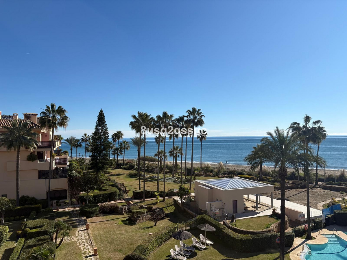 3 Bedroom Penthouse in Estepona - Photo 48