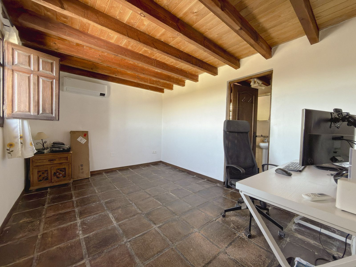 3 Bedroom Villa in Monda - Photo 13
