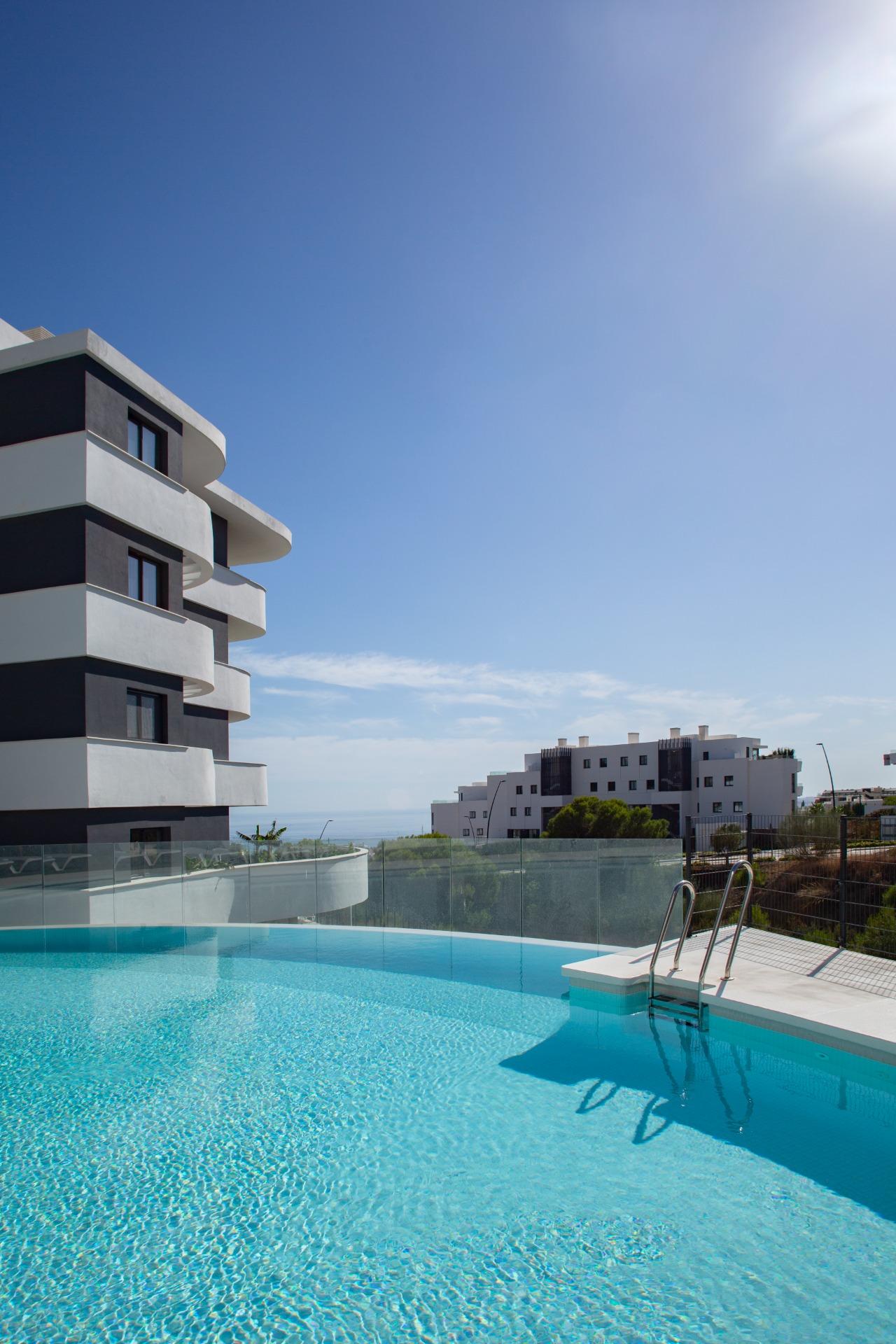 2 Bedroom Apartment in Benalmádena - Foto 2