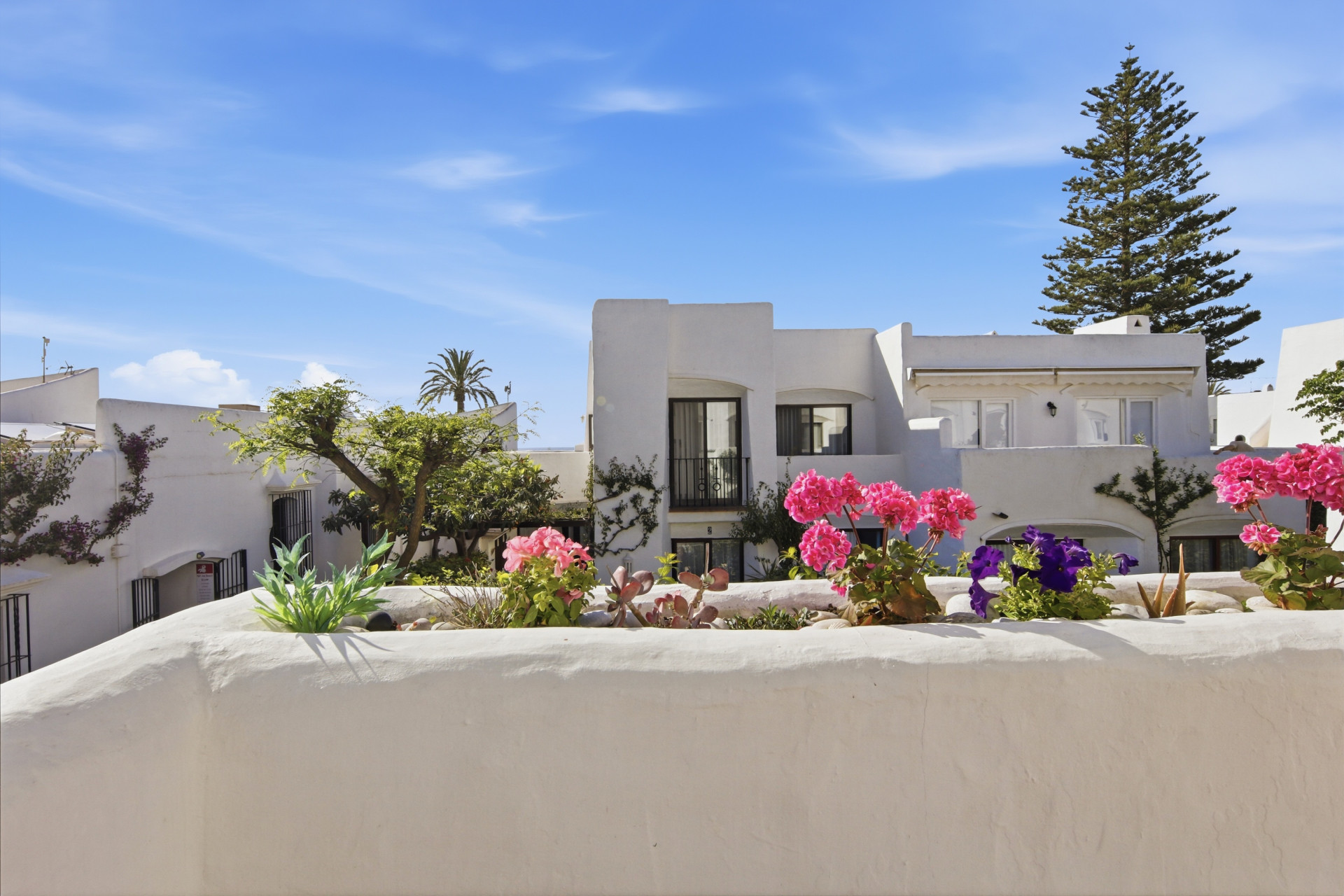 1 Bedroom Apartment in Estepona - Photo 9