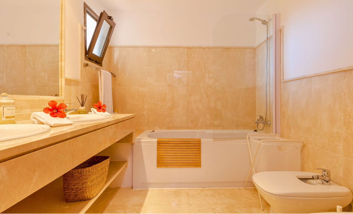 3 Bedroom Apartment in Casares - Photo 17