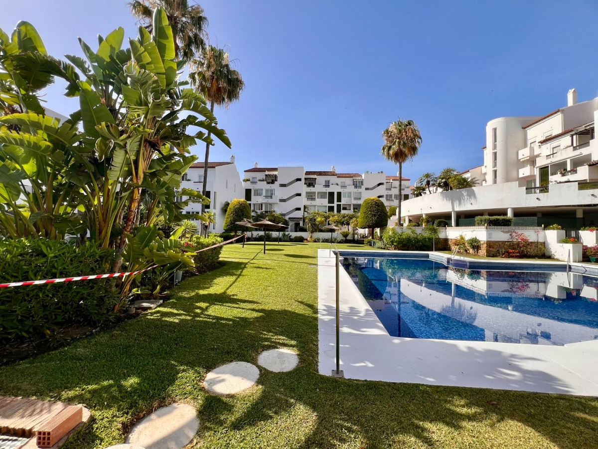 3 Bedroom Penthouse in Estepona - Photo 34