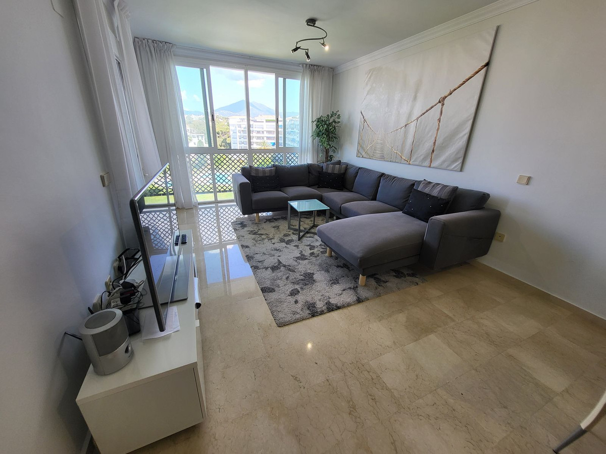 Piso de 4 dormitorios con piscina en Málaga – Foto 11