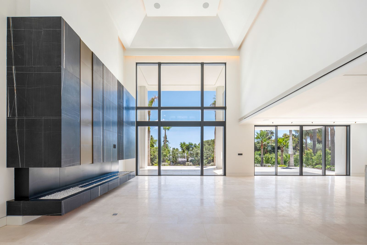 6 Bedroom Villa in Marbella - Photo 16