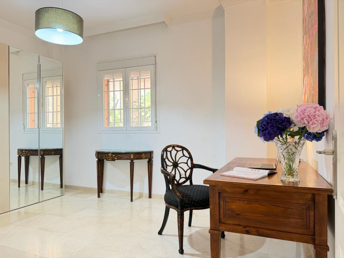 2 Bedroom Apartment in Marbella - Photo 4
