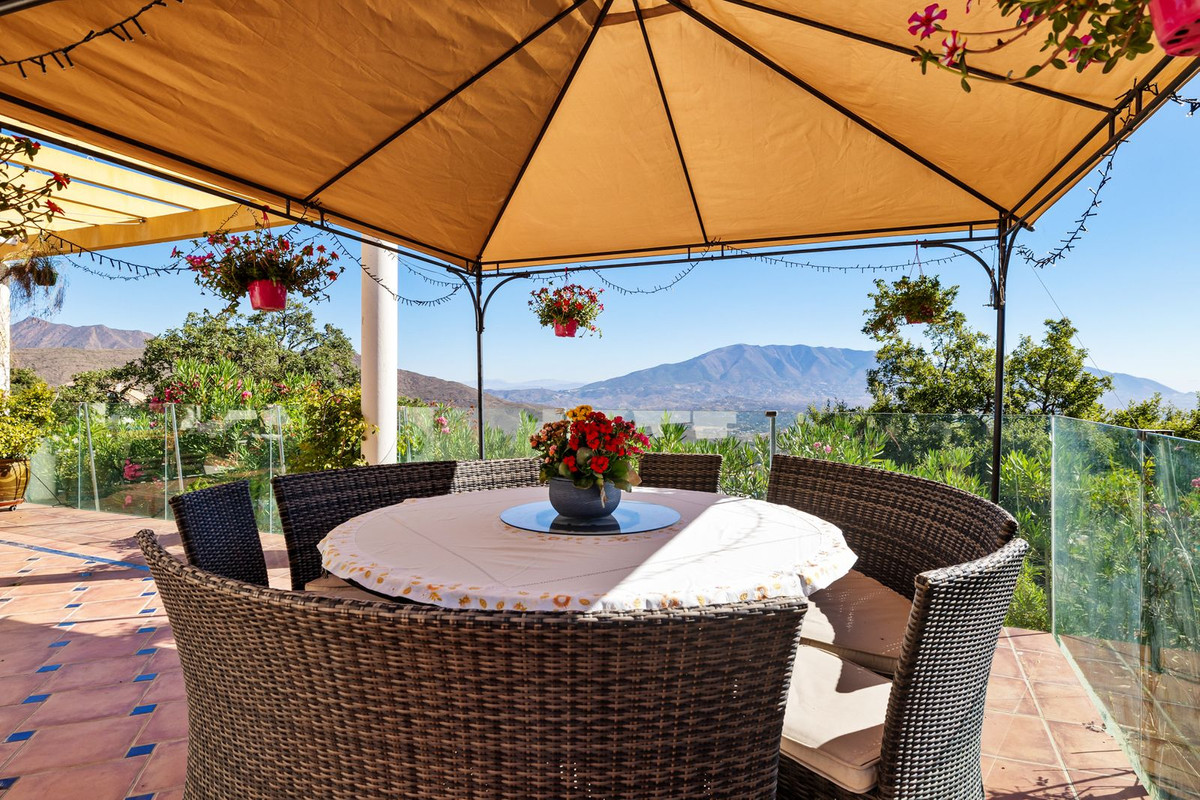 6 Bedroom Villa in Marbella - Photo 13