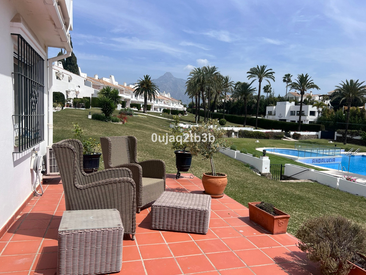 4 Bedroom Apartment in Marbella - Photo 23