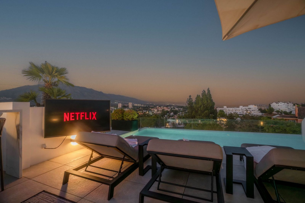 4 Bedroom Villa in Marbella - Photo 48