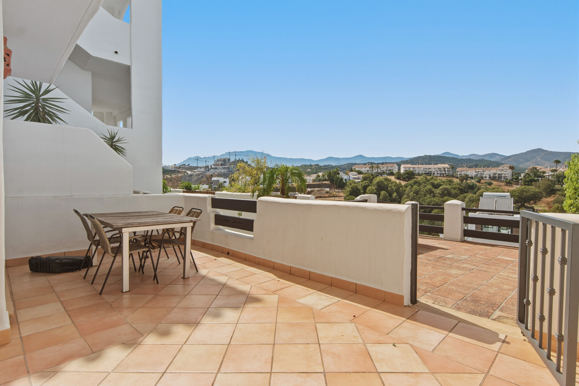 2 Bedroom Apartment in Estepona - Photo 6