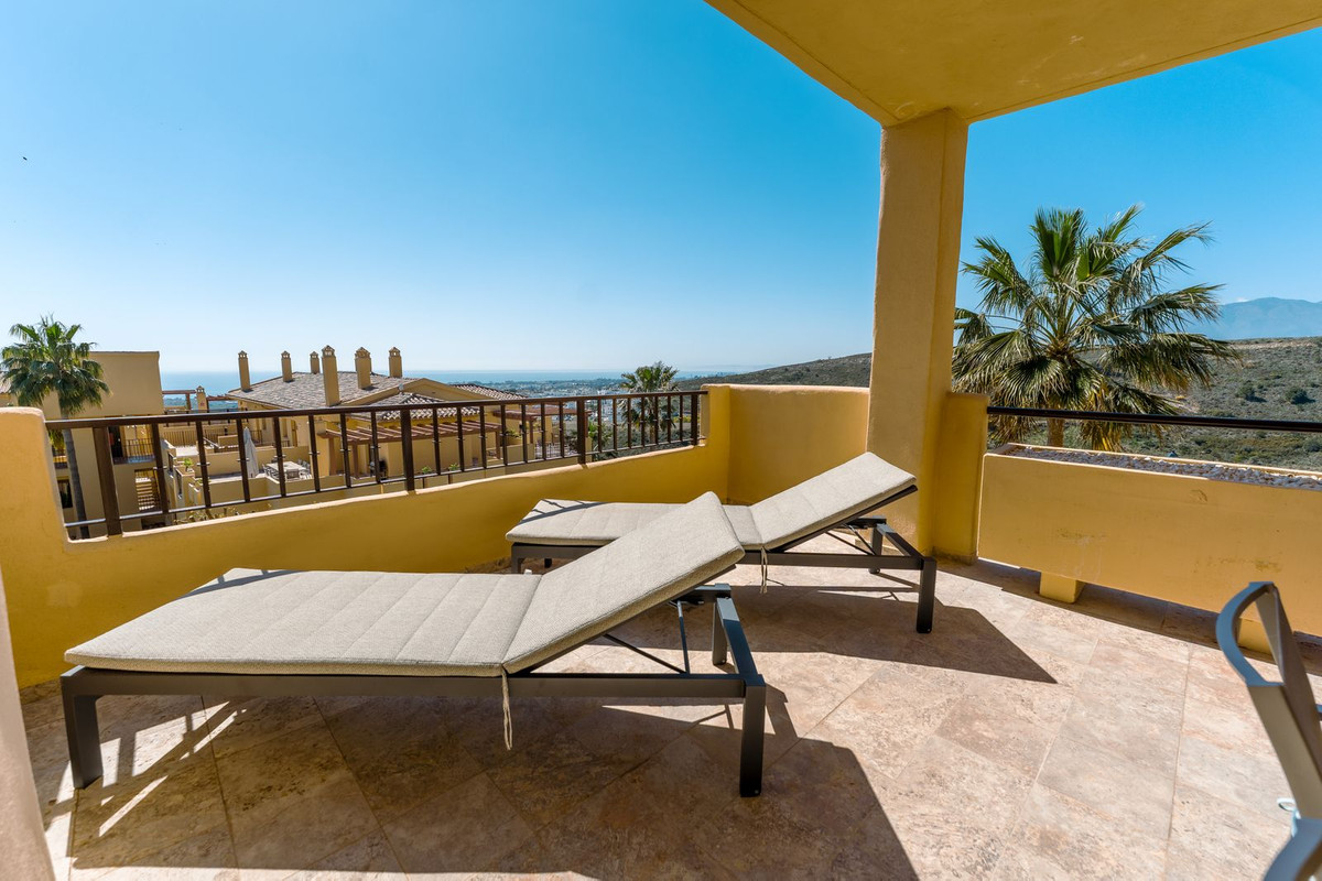 2 Bedroom Apartment in Estepona - Photo 13